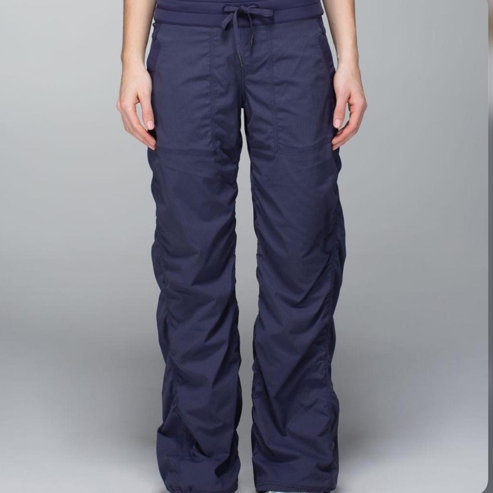 Lululemon Dance Studio Mid-Rise Pant
Regular size 4